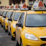 Работа в такси: как заработать человеку с правами